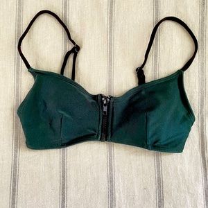 Bikini top with zipper.